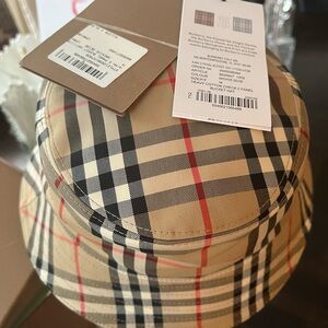 Burberry Beige and Black Checkered Bucket Hat. NWT  w dust bag